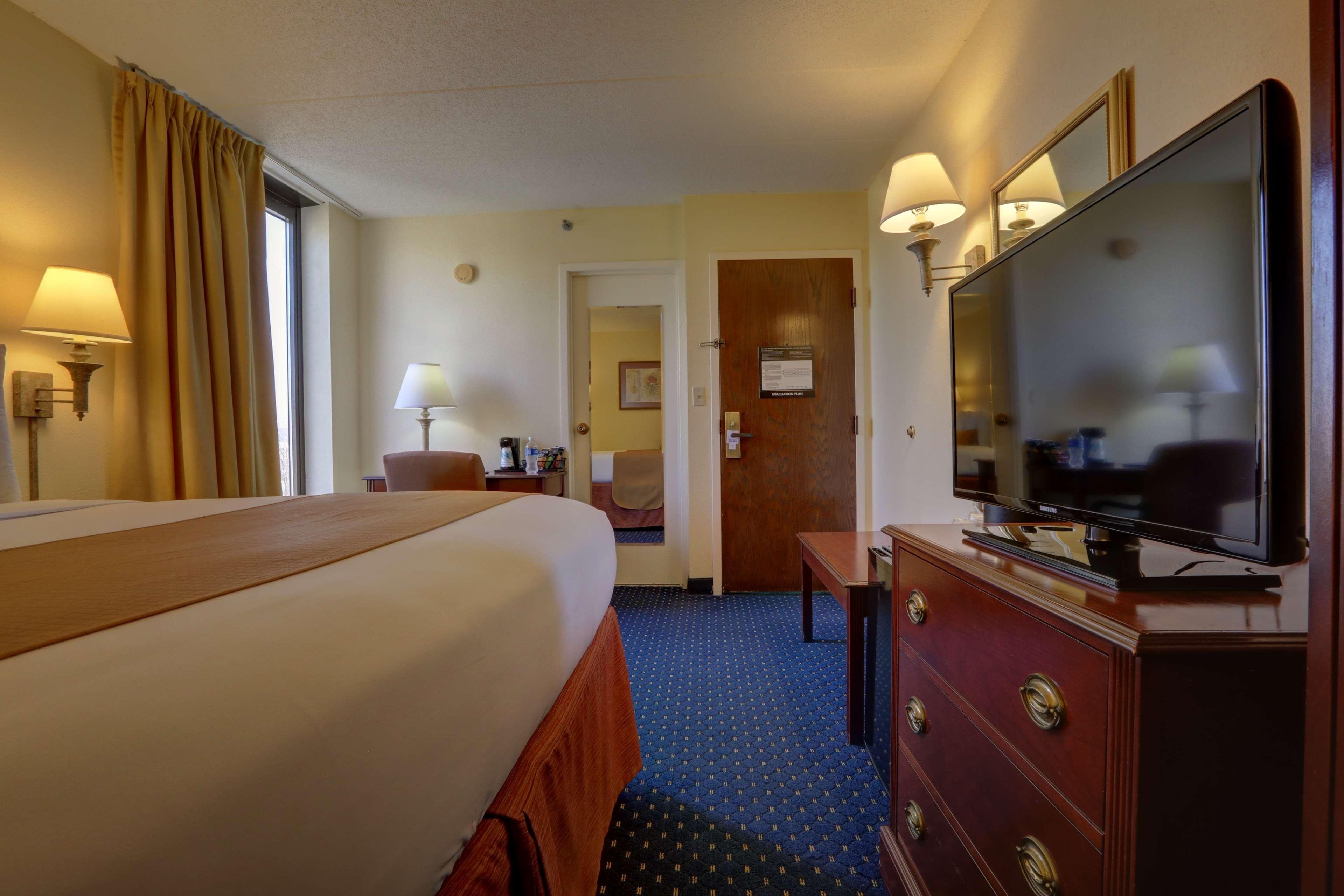 Surestay Plus Hotel By Best Western Chicago Lombard Room photo