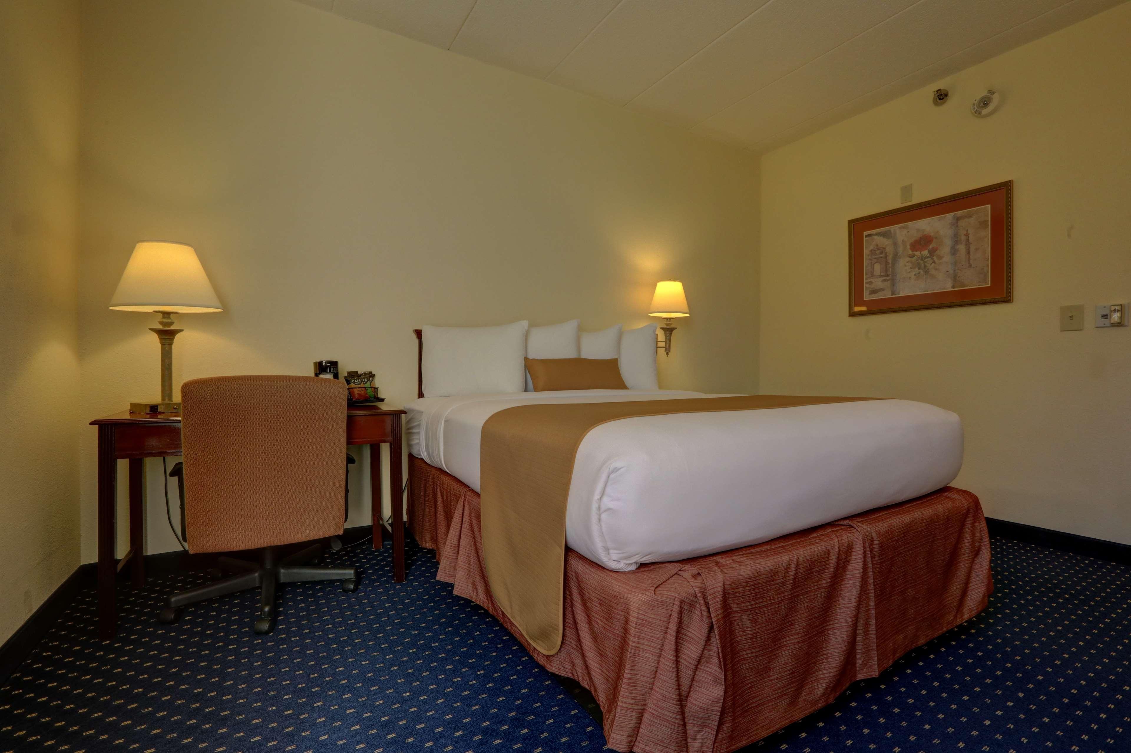 Surestay Plus Hotel By Best Western Chicago Lombard Room photo