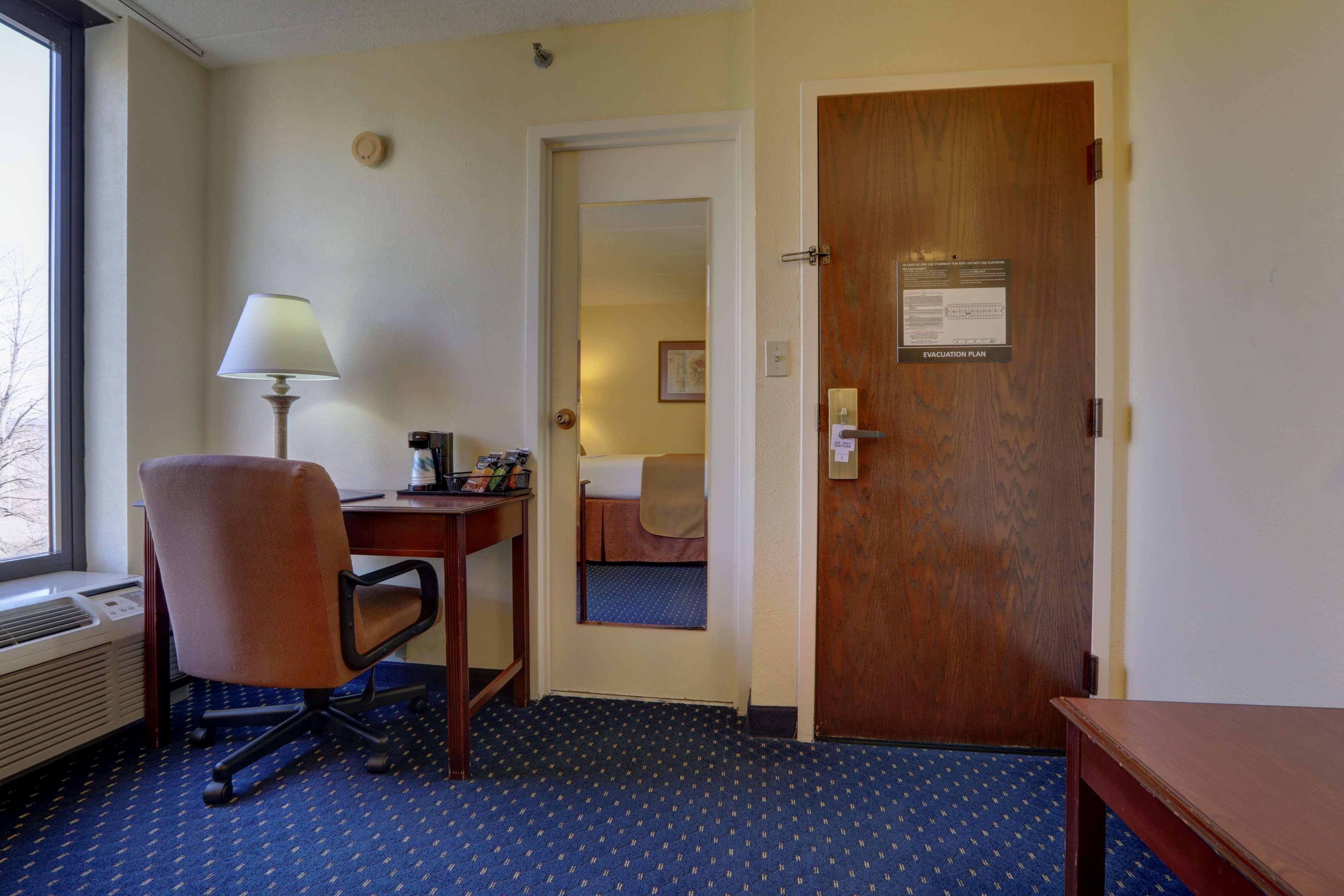 Surestay Plus Hotel By Best Western Chicago Lombard Room photo