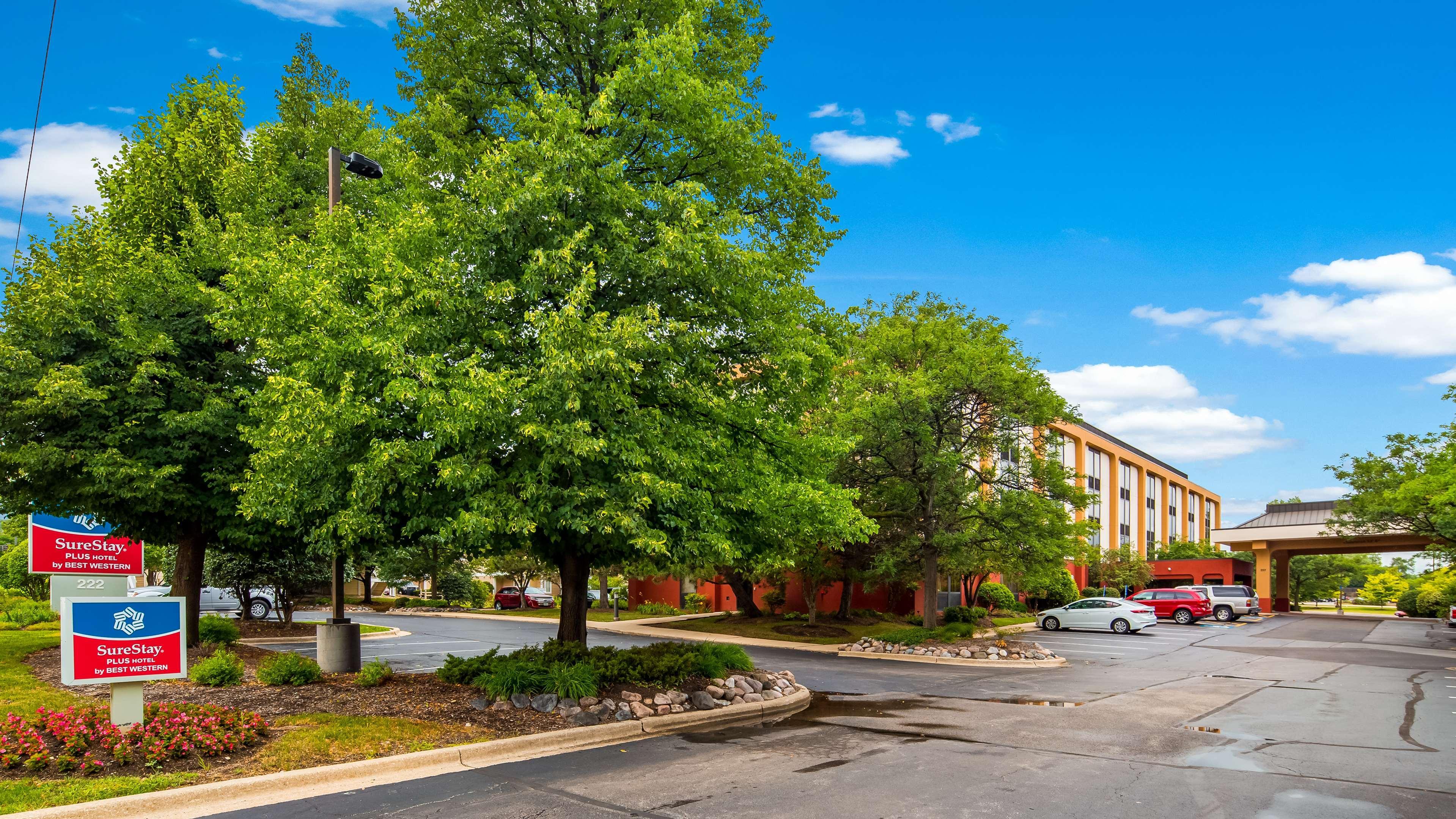 Surestay Plus Hotel By Best Western Chicago Lombard Exterior photo